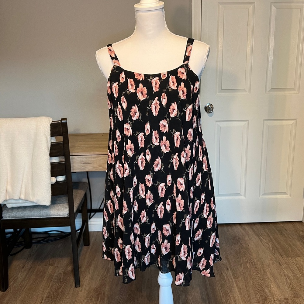 Glamorous Petite Floral Printed Plisse Cami Dress